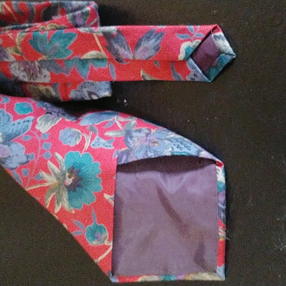 Izod floral men's silk tie - Picture 3 of 3